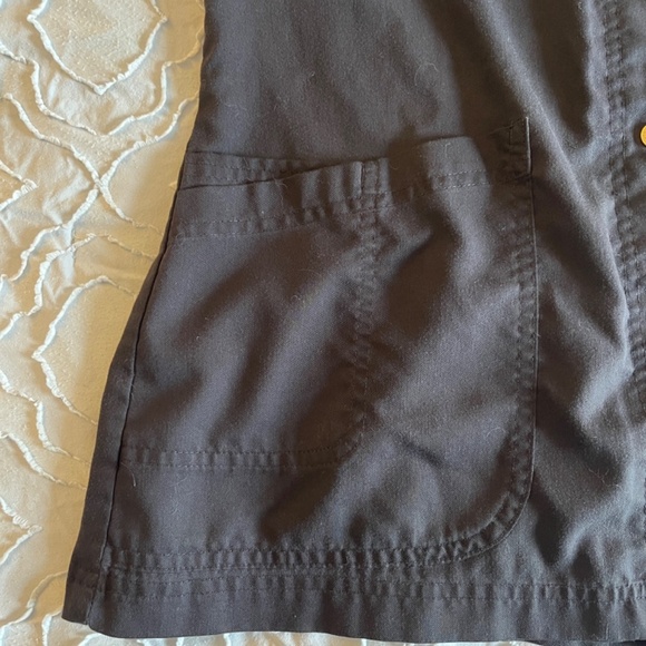 🚨SOLD🚨🎉HOST PICK🎉Greys Anatomy Black Warm-up Scrub Jacket - Picture 3 of 6